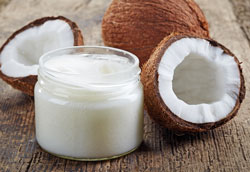 Как ухаживать за волосами с помощью кокосового масла?
